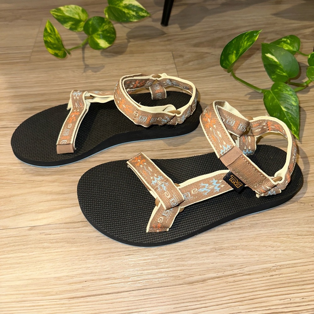 NWOT Women’s Teva Sandals